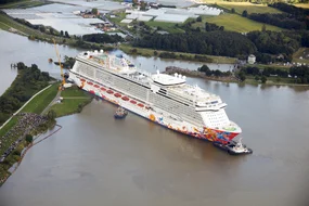 Überführung der Genting Dream